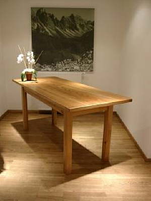 Tisch in Kirschbaum massiv